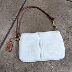 Coach Vintage Pebbled Leather Wristlet Bag Cream & Brown
